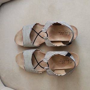 3/$25 Abella Wedge Sandal Size 7.5